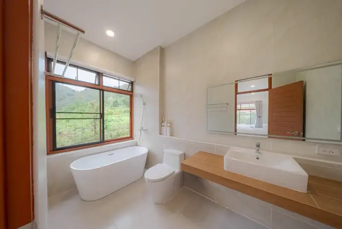 Bathroom sink and mirror