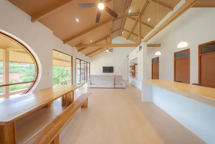 Living and dining area, angle 2