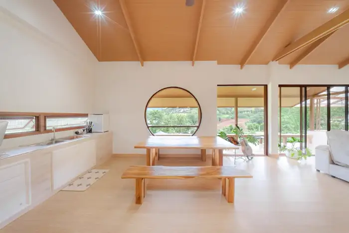 Living and dining area, angle 3