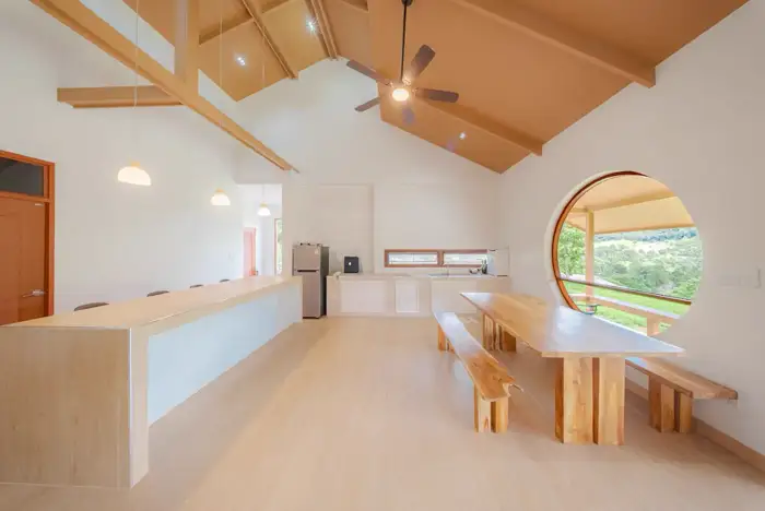 Living and dining area, angle 4