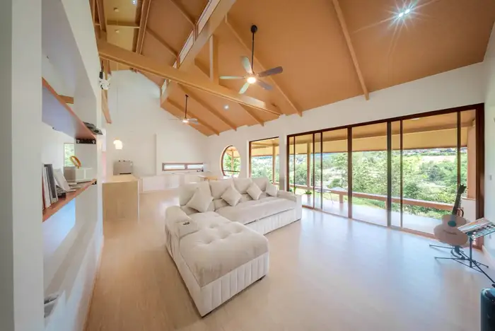 Living and dining area, angle 5