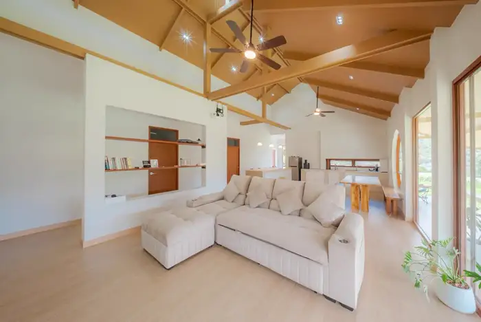 Living and dining area, angle 7